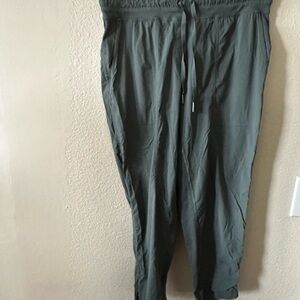 Lululemon women's  Drawstring Casual Pants in Dark Green size L/ NWOT B193